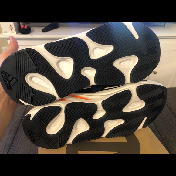 Yeezy 700 Wave Runner - Picture 7 of 8